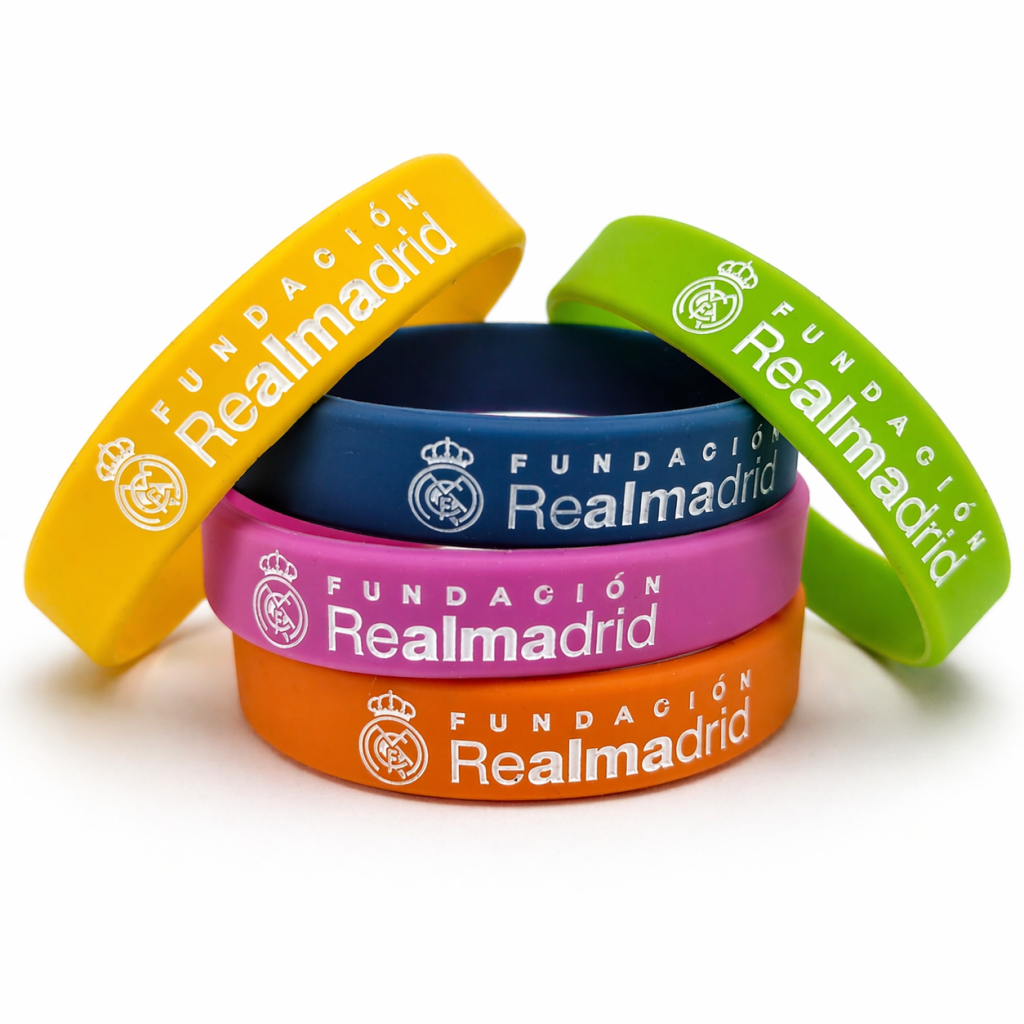 Pulsera de silicona con relieve y relleno de color Cintapunto®